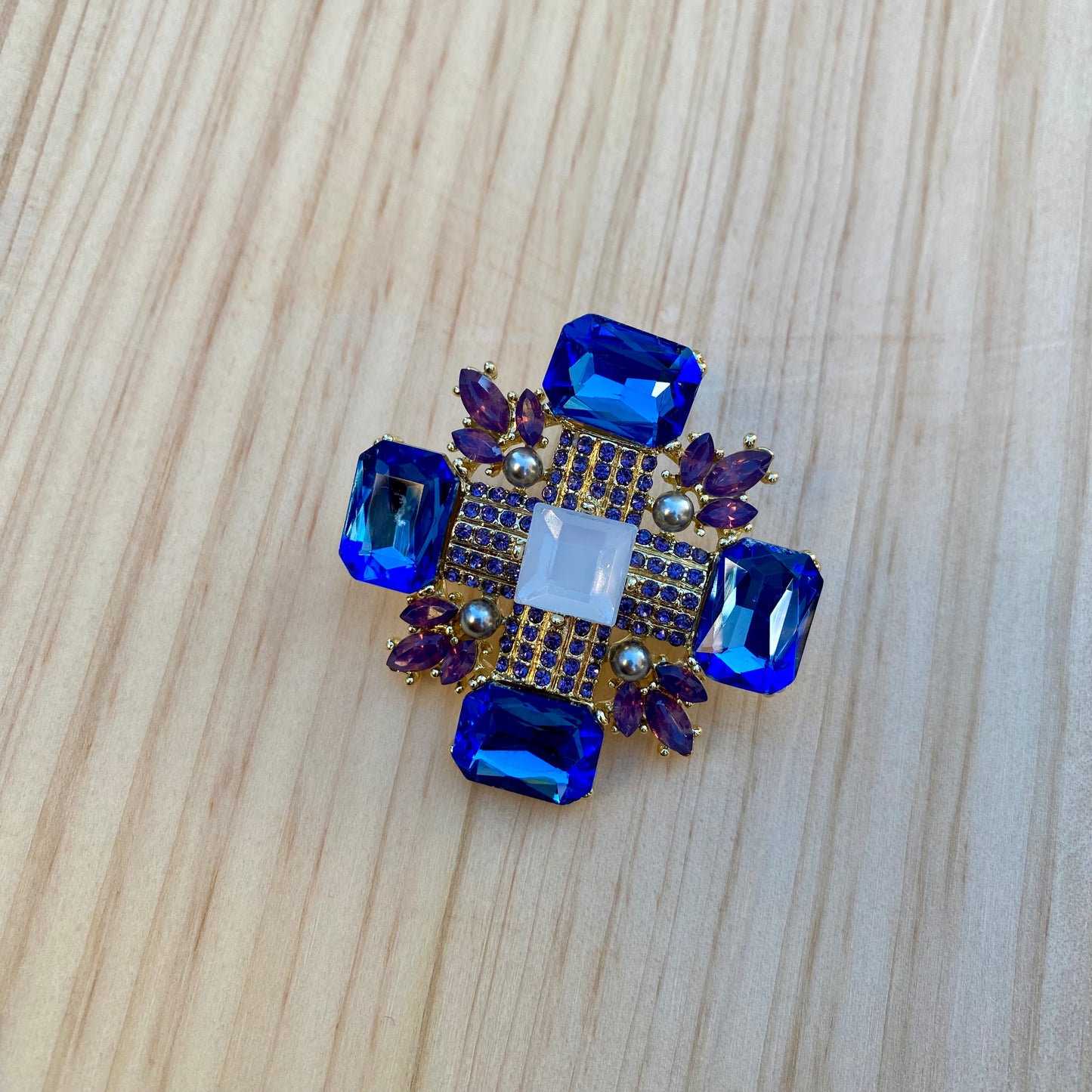 Broche carrée strass