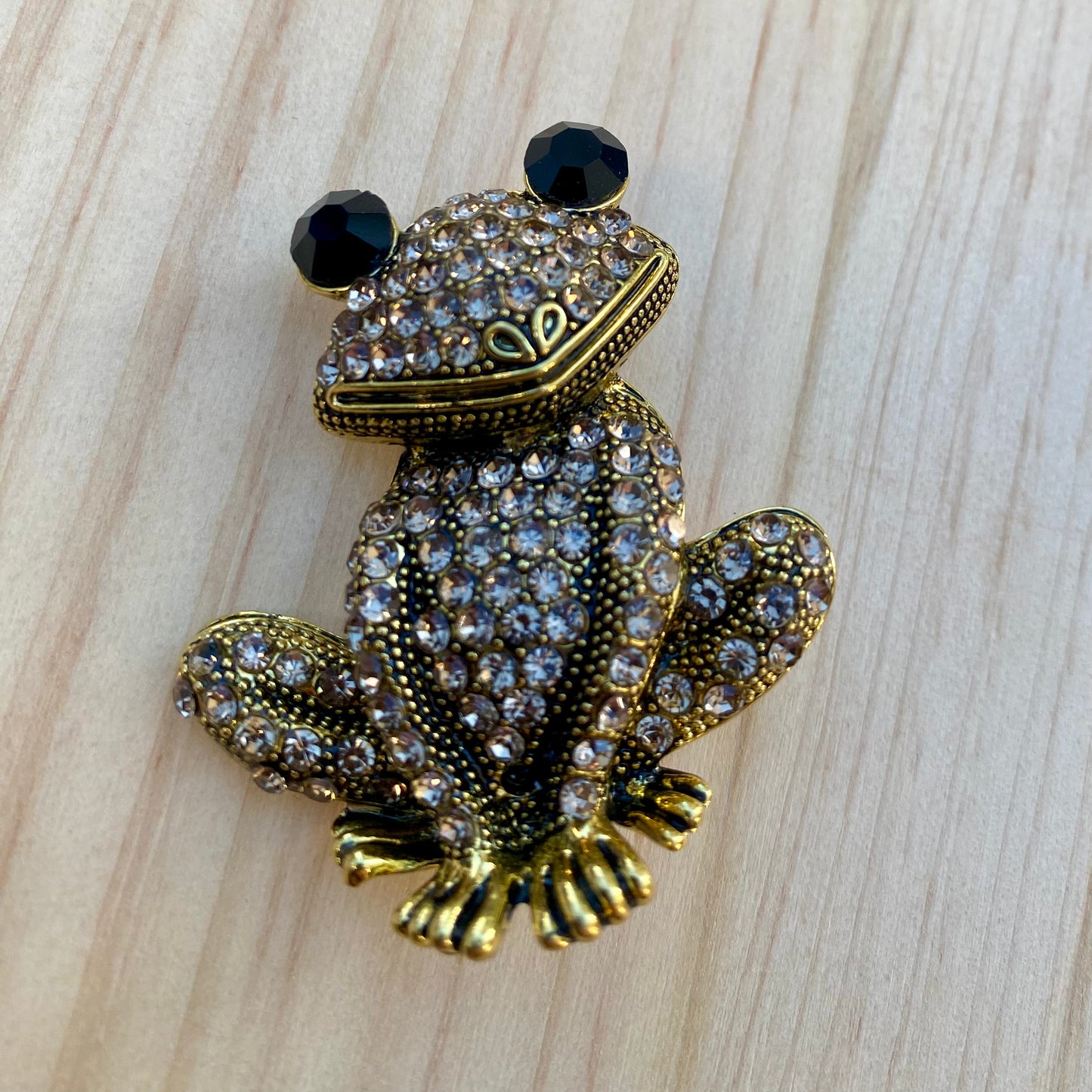 Broche grenouille dorée